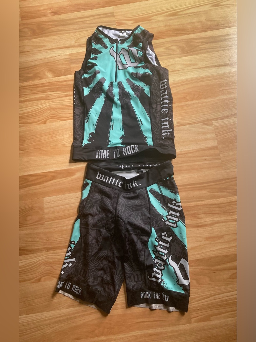 Wattie Ink Youth XL/Adult XS/S mint/black “Time to Rock” Tri kit